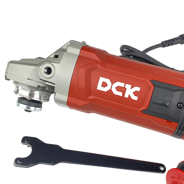 Машина шлифовальная угловая DCK KSM05-230S, 2800Вт, 230мм. пл.пуск, пылезащита, антивибр. - KSM05-230S