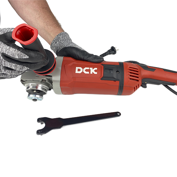 Машина шлифовальная угловая DCK KSM05-230S, 2800Вт, 230мм. пл.пуск, пылезащита, антивибр. - KSM05-230S